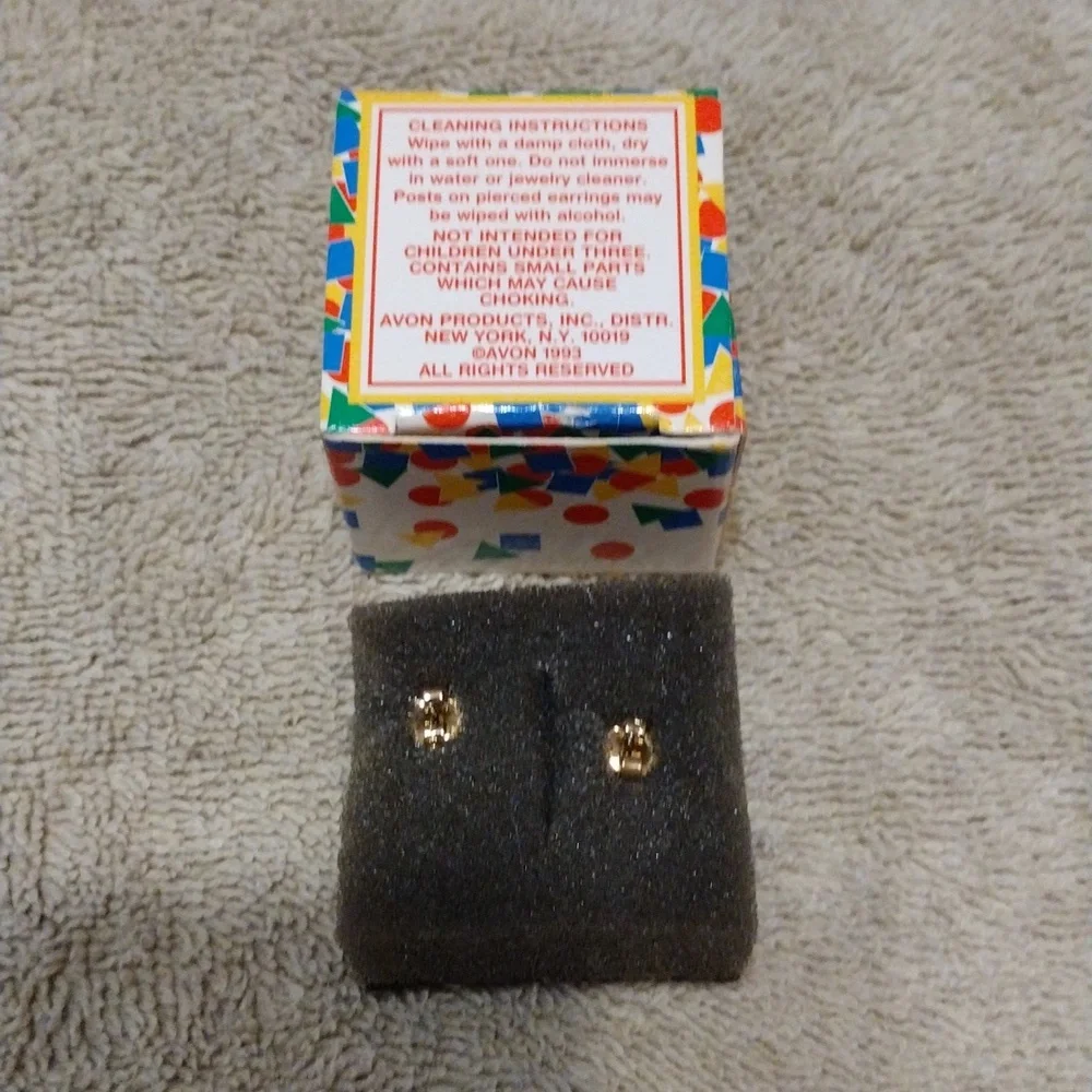 Disney, Avon Vintage 1993, Aladdin Abu monkey studded earrings. - Picture 2 of 3